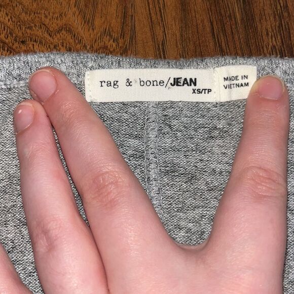 Rag & Bone heathered gray long sleeve v-neck lightweight top basic minimalist - Picture 4 of 5